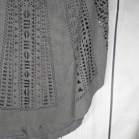 Sam Edelman Women Grey Faux Suede Laser Cut Out Hi-Low Tank Top Sz XS - Picture 6 of 13